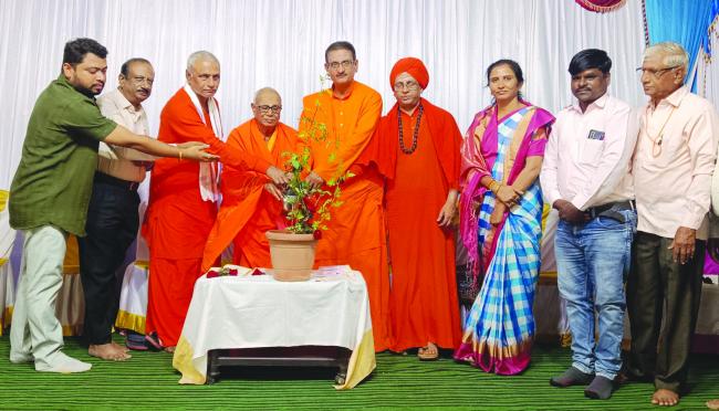 ಅನ್ನದಾಸೋಹದ ಜೋತೆಗೆ ಅಕ್ಷರ ದಾಸೋಹ ಪ್ರಾರಂಭಿಸಿ: ಚನ್ನವೀರ ಮಹಾಸ್ವಾಮಿ 