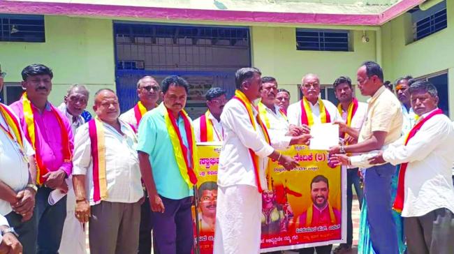 ಗ್ರಾ.ಪಂ ನಿಂದ ಇ ಸ್ವತ್ತು ಪಡೆಯಲು ಹಣ ವಸೂಲಿ: ಕ್ರಮ ಕೈಗೊಳ್ಳಲು ಮೇಲಾಧಿಕಾರಿಗಳಿಗೆ ಪ್ರತಿಭಟಿಸಿ, ಮನವಿ 