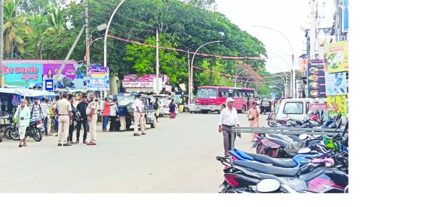 ಸಂಚಾರಿ ನಿಯಮ ಉಲ್ಲಂಘಿಸಿದವರಿಗೆ ದಂಡ,  