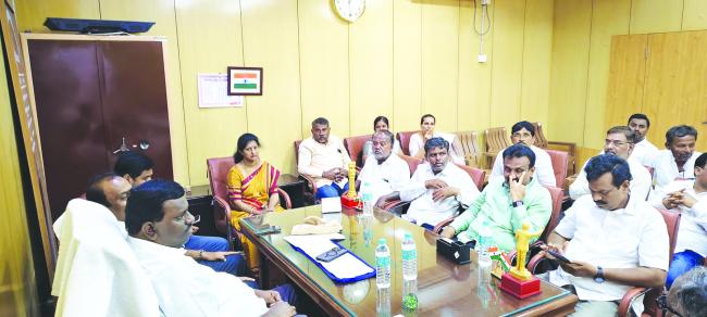 ಶೌಚಾಲಯ ನಿರ್ಮಾಣಕ್ಕೆ ಅಡಿಗಲ್ಲು  