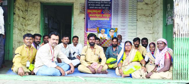 2ನೇ ದಿನಕ್ಕೆ ಕಾಲಿಟ್ಟ ಪೌರ ಕಾರ್ಮಿಕರ ಪ್ರತಿಭಟನೆ 