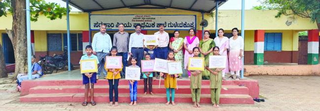 ಗುಳೆದಕೋಪ್ಪ ಸರಕಾರಿ ಶಾಲೆಯ ಆವರಣ ಸ್ವಚ್ಚತಾ ಕಾರ್ಯ