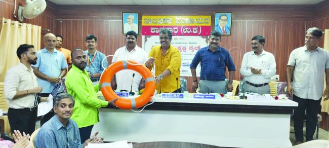 ಮೀನುಗಾರರಿಗೆ ಶಾಸಕರಿಂದ ವಿವಿಧ ಸವಲತ್ತುಗಳ ವಿತರಣೆ 