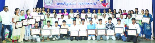 ಸಾಧನೆ ಭವಿಷ್ಯಕ್ಕೆ ಮೈಲುಗಲ್ಲಾಗಲಿ: ಶ್ರೀಕಾಂತ ಶಾನವಾಡ 