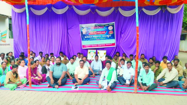 ಪೌರ ನೌಕರರ ವಿವಿಧ ಬೇಡಿಕೆಗಳಿಗೆ ಆಗ್ರಹಿಸಿ ಅನಿರ್ಧಿಷ್ಟಾವಧಿ ಮುಷ್ಕರ  