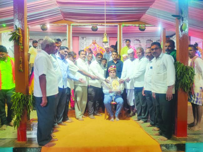 ಗ್ರಾಮೀಣ ನಾಟಕ  ಕಲೆಗೆ ಪ್ರೋತ್ಸಾಹ ನೀಡುವದು ನಮ್ಮೆಲ್ಲರ ಕರ್ತವ್ಯ: ಮಹಾಂತೇಶ ದೊಡ್ಡಗೌಡರ