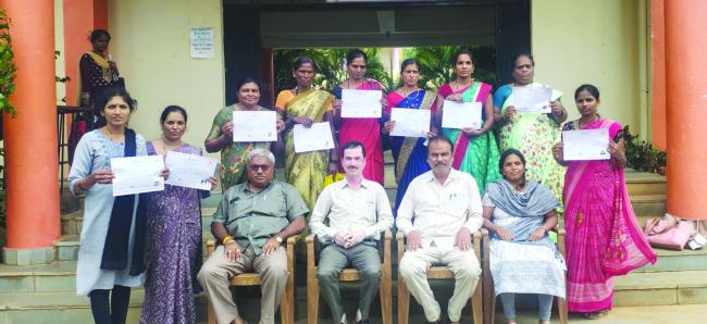 ತರಬೇತಿ ಪಡೆದ ಪಿಎಂ ವಿಶ್ವಕರ್ಮ ಫಲಾನುಭವಿಗಳಿಗೆ ಪ್ರಮಾಣ ಪತ್ರ ವಿತರಣೆ 