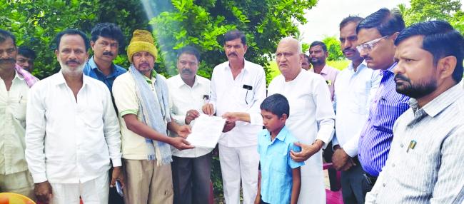 ನದಿಯಲ್ಲಿ ಕೊಚ್ಚಿ ಹೋದ ಕುಟುಂಬಕ್ಕೆ ರಾಜು ಕಾಗೆ 10 ಲಕ್ಷ ಪರಿಹಾರ 