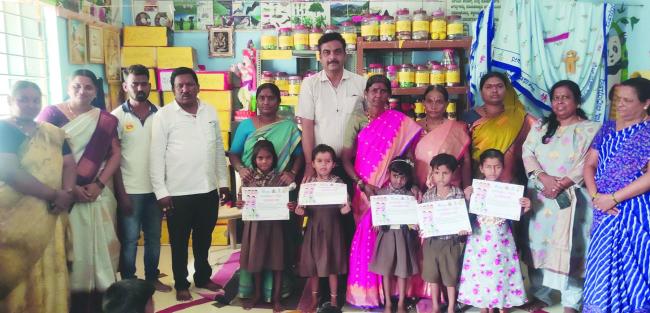 ತರಗತಿಗೆ ದಾಖಲಾಗುವ ಮಕ್ಕಳಿಗೆ ಪ್ರಮಾಣ ಪತ್ರ ವಿತರಣೆ 