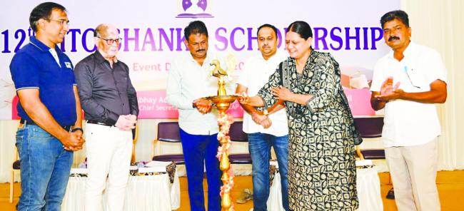 ಕಠಿಣ ಪರಿಶ್ರಮದಿಂದ ಯಶಸ್ಸು ಸಾಧಿಸಲು ಸಾಧ್ಯ: ಲೀಲಾವತಿ ಹಿರೇಮಠ    