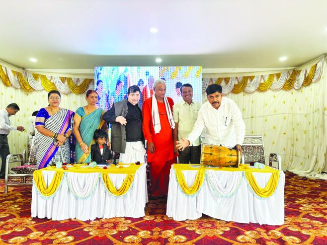 ಬದುಕಿಗೆ ದಿಕ್ಕು ತೋರುವವರು ಶಿಕ್ಷಕರು : ಶ್ರೀಕಾಂತ ದುಂಡಿಗೌಡ್ರ