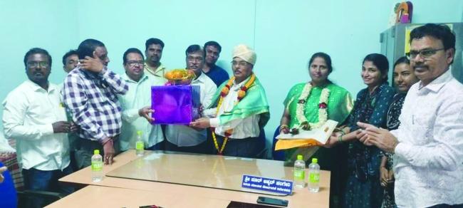 ಸೇವಾ ನಿವೃತ್ತಿ ಹೊಂದಿದ ಹಲಗೇರಿಗೆ ಸನ್ಮಾನ 