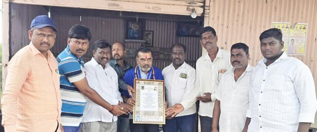 ಜಿಲ್ಲಾ ಅಧ್ಯಕ್ಷರಾದ ಸಂಜಯ ತಳವಳಕರ ಅವರಿಗೆ ಸತ್ಕಾರ 