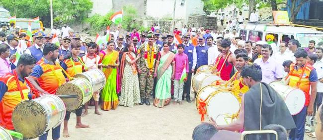 ದೇಶ ಕಾಯುವ ಯೋಧರ ಸೇವೆಗೆ ಸಾಟಿ ಇಲ್ಲ: ಚೌಕಿಮಠಶ್ರೀ   
