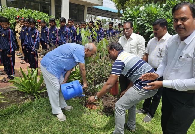 ಕೆಎಲ್‌ಇ ಶಿಕ್ಷಣ ಸಂಸ್ಥೆಯ ಆವರಣದಲ್ಲಿ ವಿಶ್ವ ಪರಿಸರ ದಿನಾಚರಣೆ 