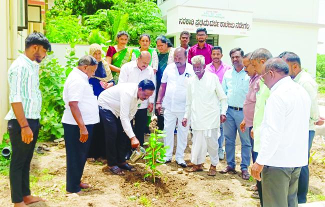 ನೆಮ್ಮದಿಯ ಭವಿಷ್ಯಕ್ಕಾಗಿ ಪರಿಸರ ಉಳಿಸಿ, ಬೆಳಿಸಿ, ಸಂರಕ್ಷಿಸಿ- ಧಡೆಸೂರಮಠ 
