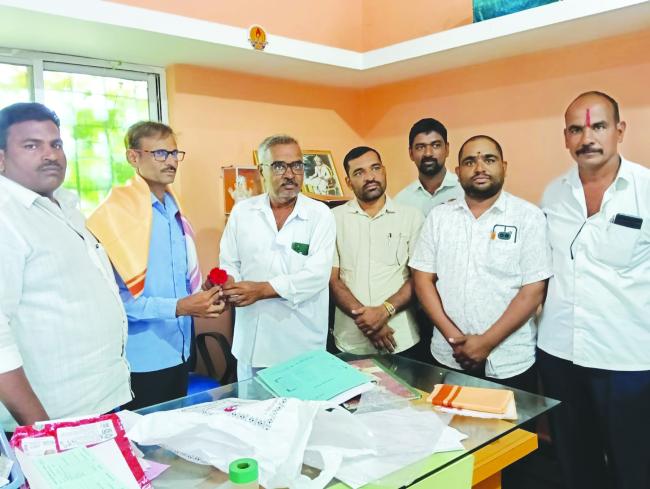 ರೈತರ ಸಮಸ್ಯೆಗೆ ಸ್ಪಂದಿಸಿ ಪರಿಹಾರ ಕೊಡಿಸುವುದು ನಮ್ಮ ಕರ್ತವ್ಯ: ಉಮರೆ  