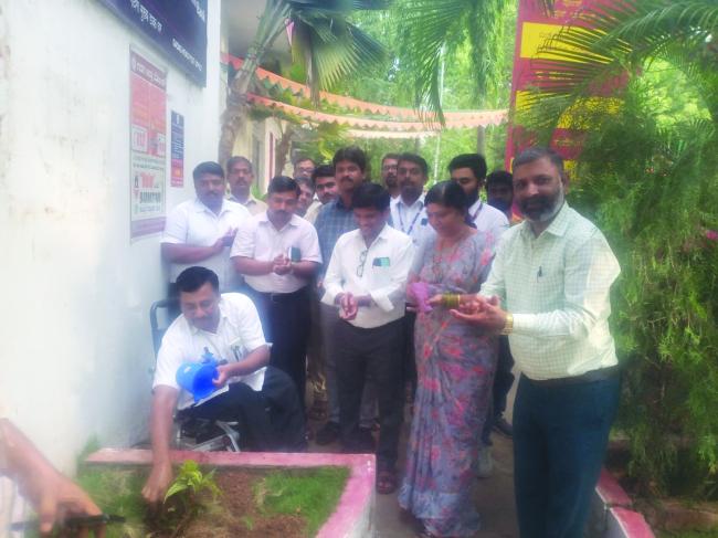 ಪ್ರತಿಯೊಬ್ಬರು ಮನೆಗೊಂದು ಗಿಡ ನೆಟ್ಟಾಗ ಪರಿಸರ ಸ್ವಚ್ಛವಾಗಿ ಉಳಿಯುತ್ತದೆ 