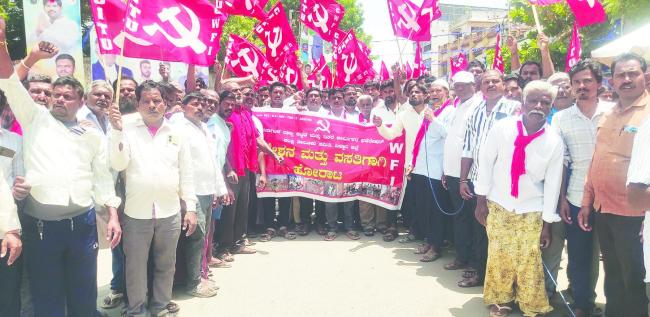 ಕೇಂದ್ರ ಮತ್ತು ರಾಜ್ಯ ಸರ್ಕಾರ ಕಟ್ಟಡ ಕಾರ್ಮಿಕರಿಗೆ ಮೂಲಭೂತ ಸೌಲಭ್ಯ ಒದಗಿಸುವಲ್ಲಿ ವಿಫಲ: ಕೆ.ಮಾಹಾಂತೇಶ ಆರೋಪ