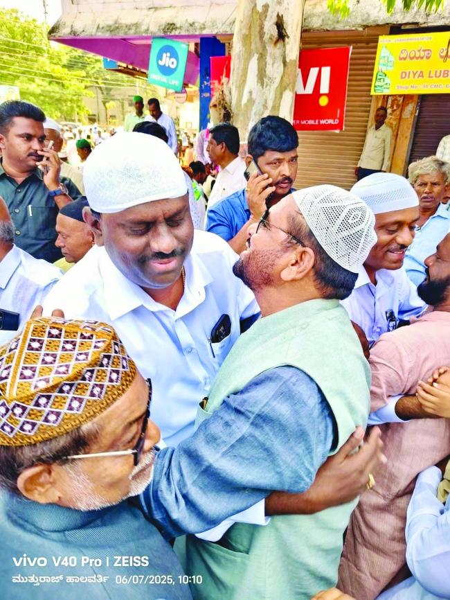 ಹಿಟ್ನಾಳ ಮತ್ತು ಪಟೇಲ್ ರಿಂದ ಪರಸ್ಪರ ಹಬ್ಬದ ಶುಭಾಶಯಗಳ ವಿನಿಮಯ