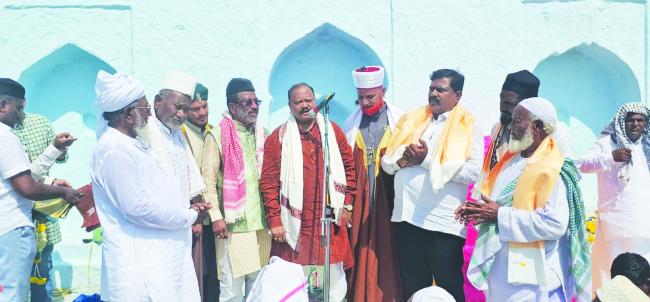 ಬಕ್ರೀದ್ ಹಬ್ಬವನ್ನು ಸಂಭ್ರಮದಿಂದ ಆಚರಿಸಿದ ಹಿಂದು ಮುಸ್ಲಿಮರು   