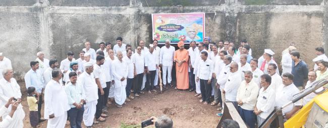 ಸಮುದಾಯ ಭವನ ನಿರ್ಮಾಣ ಕಾಮಗಾರಿಗೆ ಈರಣ್ಣ ಕಡಾಡಿ ಭೂಮಿ ಪೂಜೆ