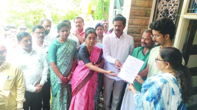 ಕ್ರಿಕೆಟ್ ವಿಜಯೋತ್ಸವ ಕಾಲ್ತುಳಿತ ಘಟನೆ : ಮೃತ ಅಕ್ಷತಾ ಪೈ ಕುಟುಂಬಕ್ಕೆ ರೂ.25 ಲಕ್ಷ ಪರಿಹಾರ ವಿತರಣೆ