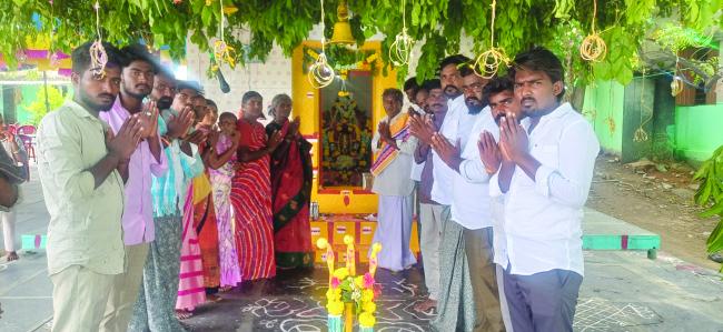 ಕಾರಹುಣ್ಣಿಮೆ ಅಂಗವಾಗಿ ಹುಲಿಗೆಮ್ಮ ಸನ್ನಿಧಾನದಲ್ಲಿ ಧಾರ್ಮಿಕ ಕಾರ್ಯಕ್ರಮಗಳು 