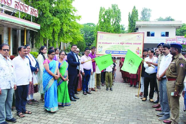 ವಿಶ್ವ ಬಾಲ ಕಾರ್ಮಿಕ ಪದ್ಧತಿ ವಿರೋಧಿ ದಿನಾಚರಣೆ: ಜಾಗೃತಿ ಜಾಥಾಕ್ಕೆ ಸಿ.ಎಸ್‌.ಶಿವನಗೌಡ್ರ ಚಾಲನೆ 