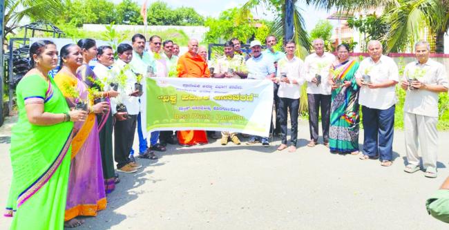 ಗಿಡ ಮರಗಳು ಮನುಷ್ಯನಿಗೆ ಜೀವನಾಡಿಗಳು: ಪ್ರಕಾಶಾನಂದಜಿ ಮಹಾರಾಜ್  