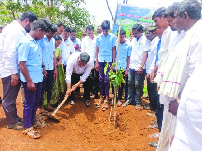 ಜೀವಿಯ ಜೀವನದ ಅಸ್ತಿತ್ವಕ್ಕೆ ಪರಿಸರ ಕಾರಣ : ಶಾಸಕ ಪಠಾಣ 