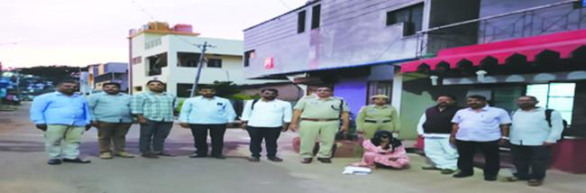 ಅಕ್ರಮ ಗಾಂಜಾ ಮಾರಾಟ: 330ಗ್ರಾಂ ಗಾಂಜಾ ವಶ 