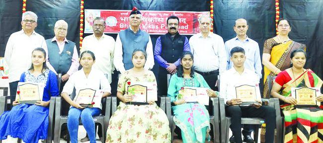 ವಿಕಾಸ ಪರಿಷತ್‌ನಿಂದ ಪ್ರತಿಭಾ ವಿದ್ಯಾರ್ಥಿಗಳಿಗೆ ಸನ್ಮಾನ ವಿದ್ಯಾರ್ಥಿವೇತನ ಪ್ರದಾನ  