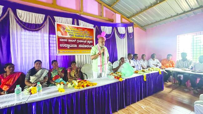 ಡಿಜಿಟಲ್ ಗ್ರಂಥಾಲಯ ಉದ್ಘಾಟಿಸಿದ ಶಿವರಾಮ ಹೆಬ್ಬಾರ್    