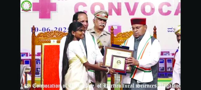 ಬಡ ವಿದ್ಯಾರ್ಥಿ ಲಕ್ಷ್ಮೀಗೆ ಚಿನ್ನದ ಪದಕ  