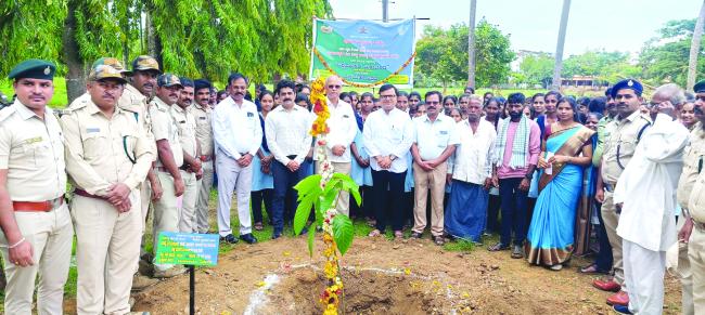 ಪರಿಸರದ ವಿರುದ್ಧ ಹೋಗುತ್ತಿರುವ ಕಾರಣ ವ್ಯತಿರಿಕ್ತ ಪರಿಣಾಮ:  ಶಾಸಕ ಮಾನೆ