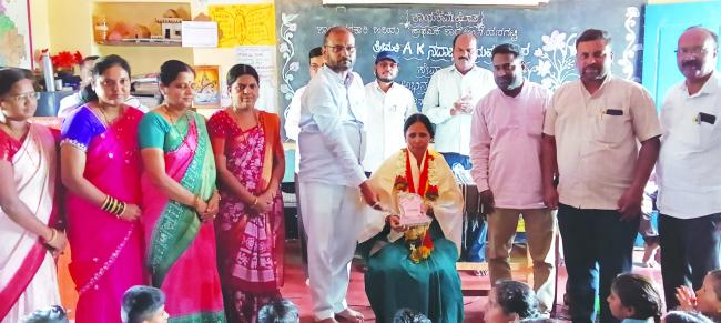 ಎ.ಕೆ.ನದಾಫ ಶಿಕ್ಷಕಿಯ ಬಿಳ್ಕೊಡುಗೆ ಸಮಾರಂಭ 
