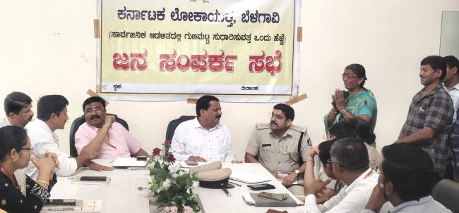 ನನ್ನ ಮಗಳ ಸಾವಿಗೆ ನ್ಯಾಯ ಕೊಡಿಸಿ: ಲೋಕಾಯುಕ್ತ ಅಧಿಕಾರಿ ಮುಂದೆ ಮಗಳನ್ನು ಕಳೆದುಕೊಂಡು ಅಂಗಲಾಚಿದ ತಂದೆ-ತಾಯಿ 