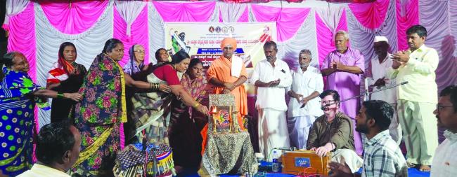 ಶರಣರ ಬದುಕಿನ ಆದರ್ಶ ಅಳವಡಿಸಿಕೊಳ್ಳಿ: ಪ್ರಭುಲಿಂಗ ಶ್ರೀ 