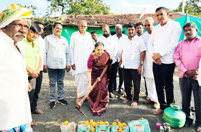 ಸಮುದಾಯ ಭವನ ನಿರ್ಮಾಣ ಕಾಮಗಾರಿಗೆ ಮಂಗಲಾ ಅಂಗಡಿ ಭೂಮಿ ಪೂಜೆ