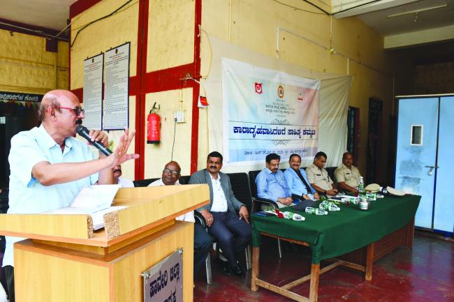 ಜೈಲಿನಲ್ಲಿ ಸಾಹಿತ್ಯ ಕಮ್ಮಟ ಜೈಲಿನಲ್ಲಿರುವ ಅವಧಿ ಪರಿವರ್ತನೆಗೆ ಬಳಸಿಕೊಳ್ಳಬೇಕು: ಅಧ್ಯಕ್ಷ ಎಲ್‌.ಎನ್‌.ಮುಕುಂದರಾಜ್  