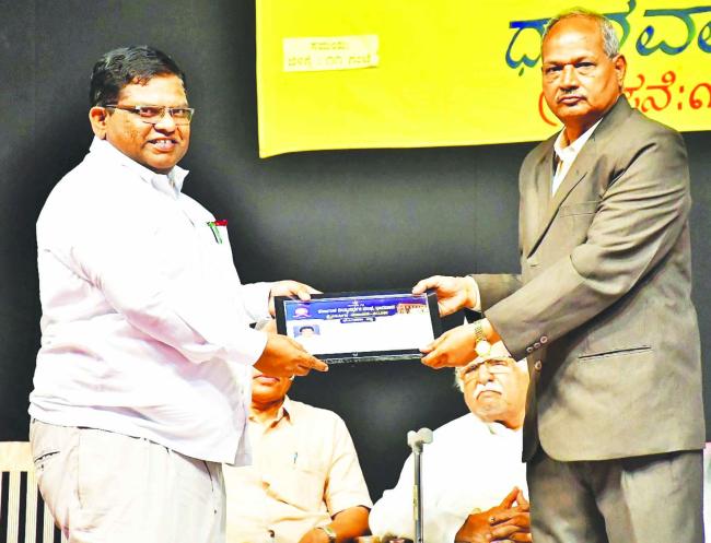 ಕರ್ನಾಟಕ ವಿದ್ಯಾವರ್ಧಕ ಸಂಘದ ತ್ರೈವಾರ್ಷಿಕ ಚುನವಣೆಯಲ್ಲಿ ಮಹೇಶ ಧರಮಪ್ಪ ಹೊರಕೇರಿ  ಆಯ್ಕೆ 