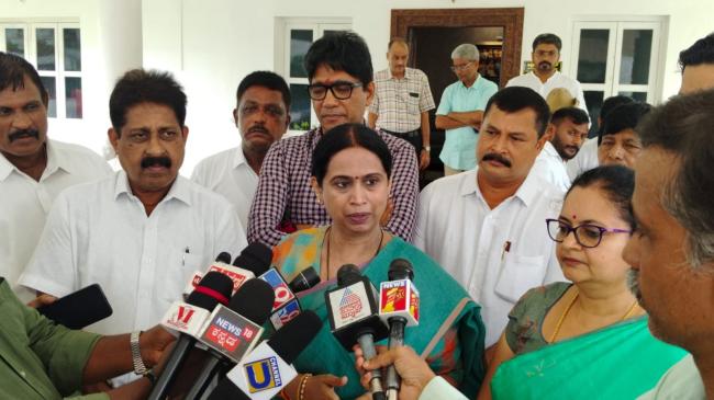 ಮೊಸರಲ್ಲಿ ಕಲ್ಲು ಹುಡುಕುವುದೇ ಬಿಜೆಪಿಗರ ಕೆಲಸ: ಸಚಿವೆ ಲಕ್ಷ್ಮೀ ಹೆಬ್ಬಾಳಕರ್  