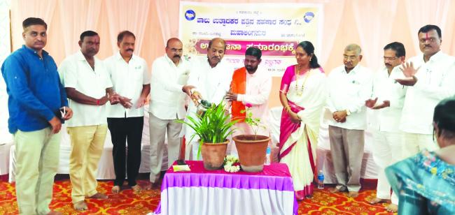 ಹಾಲು ಉತ್ಪಾದಕರ ಪತ್ತಿನ ಸಹಕಾರ ಸಂಘ ಉದ್ಘಾಟನೆ  