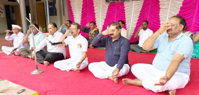 ಜುಗೂಳ ಕೆಎಸ್‌ಎಸ್ ಪ್ರೌಢಶಾಲೆಯಲ್ಲಿ 11ನೇ ಅಂತರಾಷ್ಟ್ರೀಯ ಯೋಗಾ ದಿನಾಚರಣೆ 