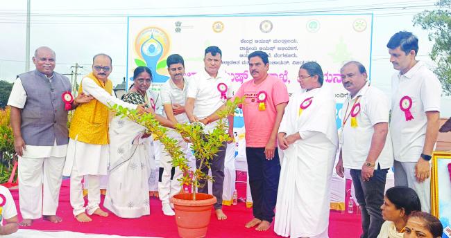 ಅಂತರರಾಷ್ಟ್ರೀಯ ಯೋಗ ದಿನಾಚರಣೆಗೆ ಈರಗೌಡ ಪಾಟೀಲ ಚಾಲನೆ 