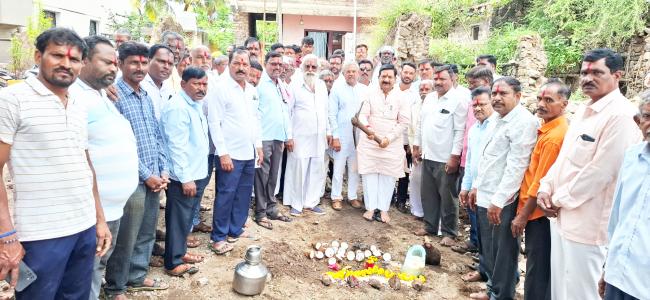 ಅಂಬೇಡ್ಕರ ಭವನ ನಿರ್ಮಾಣ ಕಾಮಗಾರಿಗೆ ಶಾಸಕ ಐಹೊಳೆ ಚಾಲನೆ 