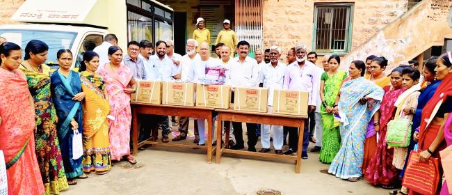 ಮಹಿಳೆಯರು ಯೋಜನೆಗಳನ್ನು ಸದುಪಯೋಗ ಮಾಡಿಕೊಂಡು ಸ್ವಾವಲಂಬಿ ಜೀವನ ನಡೆಸಬೇಕು: ಶಾಸಕ ರಾಜು ಕಾಗೆ 