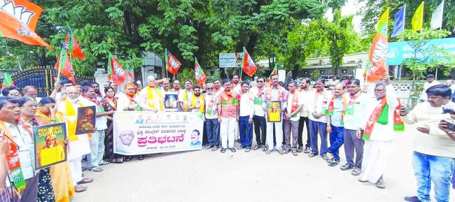 ವಸತಿ ಯೋಜನೆಯಲ್ಲಿ ಭ್ರಷ್ಟಾಚಾರರಾಜ್ಯ ಸರ್ಕಾರದ ವಿರುದ್ಧ ಬಿಜೆಪಿ ಪ್ರತಿಭಟನೆ 