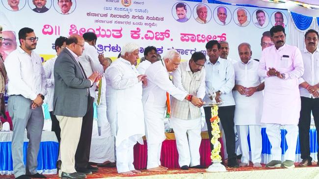 ಶಿರೂರು ಗ್ರಾಮದಲ್ಲಿ ದಿ. ಕೆ.ಎಚ್‌.ಪಾಟೀಲ್‌ರ ಮೂರ್ತಿ ಅನಾವರಣ 